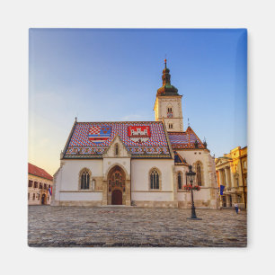 Imán Iglesia de San Marcos y plaza al atardecer en Zagr