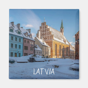 Imán Iglesia de San Pedro en invierno en Riga, Letonia