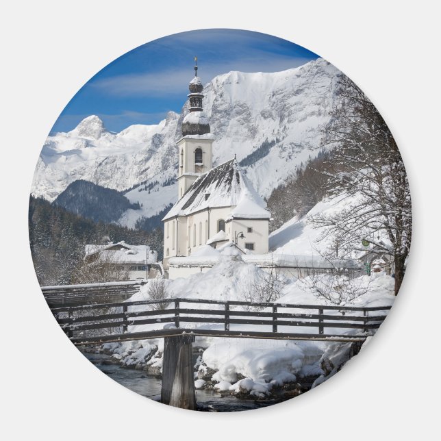 Imán Iglesia en la nieve con los Alpes (Frente)