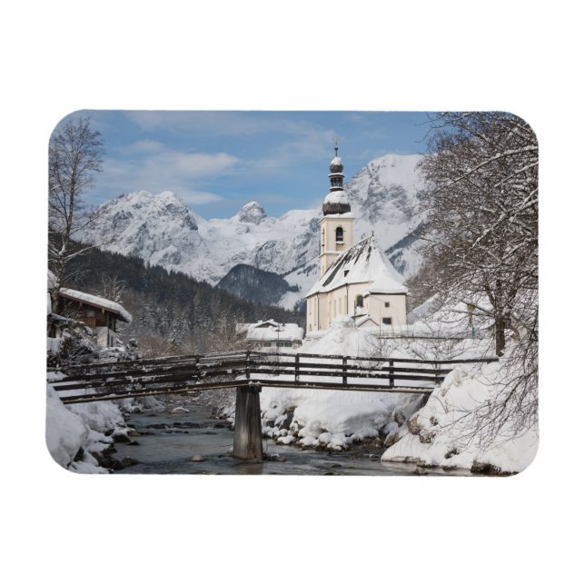 Imán Iglesia en la nieve con los Alpes en invierno (Horizontal)