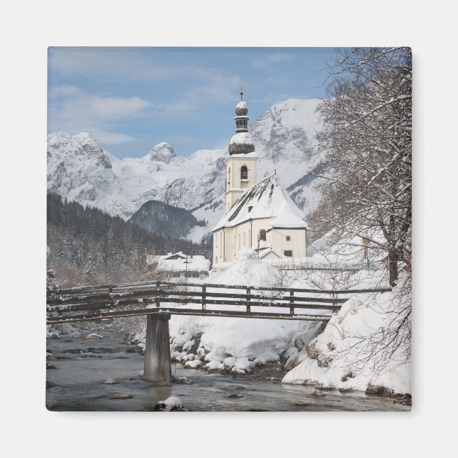 Imán Iglesia en la nieve con los Alpes en invierno (Frente)