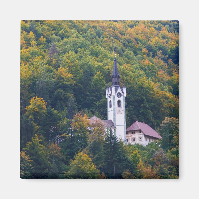 Imán Iglesia en un bosque en caída de Eslovenia (Frente)