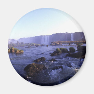 Imán Iguacu baja el Brasil y la Argentina