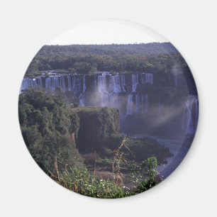 Imán Iguacu baja en el Brasil y la Argentina