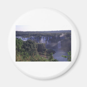 Imán Iguacu baja en el Brasil y la Argentina