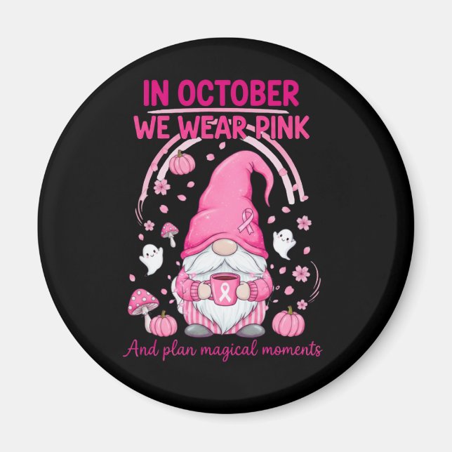 Imán In October We Wear Pink – Emotional Support Gnome  (Frente)