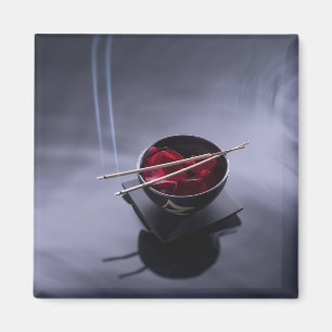 Imán Incienso ardiente encima del cuenco de pétalos