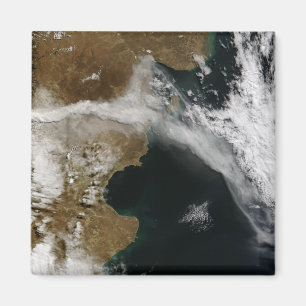 Imán Incinere el penacho de la erupción del volcán de
