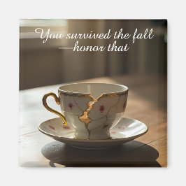 Imán inspirador de taza de té rota y agrietada