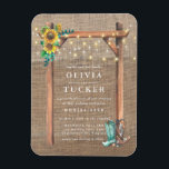 Imán Invitación a la boda del girasol de la madera de B<br><div class="desc">Imán de Invitación a la Boda de Girasol Rústica de la Madera del Buey - Esta es la invitación perfecta para novios que aman un tema rústico. Nuestro imán de invitación a la boda cuenta con un arco rústico de madera adornado con brillantes girasoles y girasoles brillantes sobre un fondo...</div>
