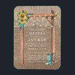 Imán Invitación a la boda del girasol de la madera de B<br><div class="desc">Imán de Invitación a la Boda de Girasol Rústica de la Madera del Buey - Esta es la invitación perfecta para novios que aman un tema rústico. Nuestro imán de invitación a la boda cuenta con un arco rústico de madera adornado con brillantes girasoles y girasoles brillantes sobre un fondo...</div>