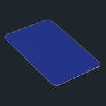 Imán Invitación a la boda mínima en azul profundo<br><div class="desc">Moderno diseño boda minimalista con un sólido fondo azul profundo, perfecto para un elegante verano o bodas formales durante todo el año. Haga una declaración de elegancia moderna con esta negrita invitación a la boda mínima en un fondo azul profundo. Diseñado para parejas que aprecian las líneas depuradas y la...</div>