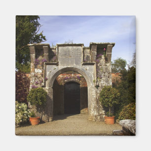 Imán Irlanda, el jardín amurallado del castillo de Dro