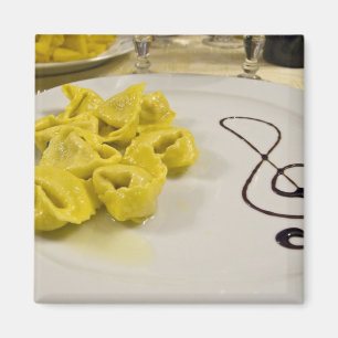 Imán Italia, Cento. Un plato de tortellini de queso
