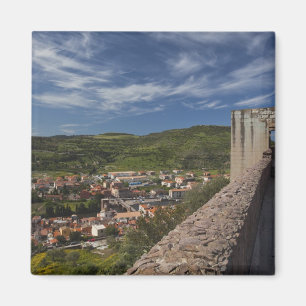 Imán Italia, Cerdeña, Bosa. Vista de la ciudad desde Ca