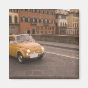 Imán Italia, Florencia. Fiat 800 Rally cruza Arno