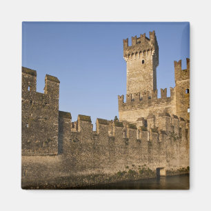 Imán Italia, provincia de Brescia, Sirmione. Castillo