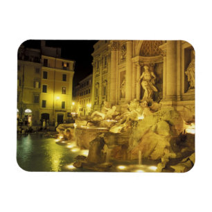 Imán Italia, Roma. Fontana de Trevi de noche.
