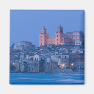 Imán Italia, Sicilia, Cefalu, Vista con el Duomo desde
