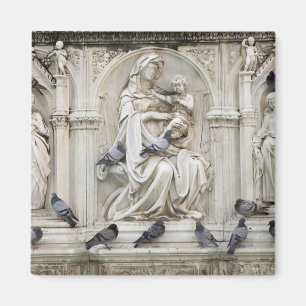 Imán Italia, Toscana, Siena. Estatuas y pájaros en