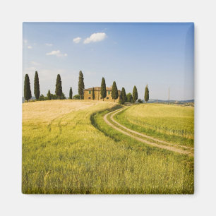Imán Italia, Toscana, Villa toscana acercándose a la co