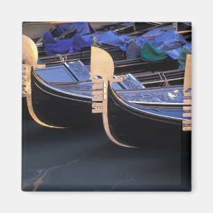 Imán Italia, Veneto, Venecia. Fila de góndolas.