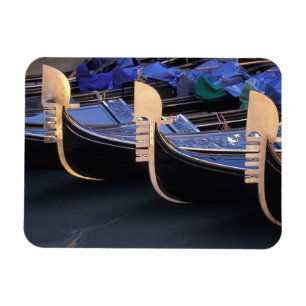 Imán Italia, Veneto, Venecia. Fila de góndolas.