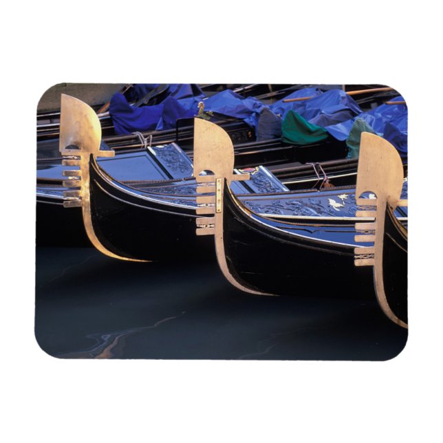 Imán Italia, Veneto, Venecia. Fila de góndolas. (Horizontal)