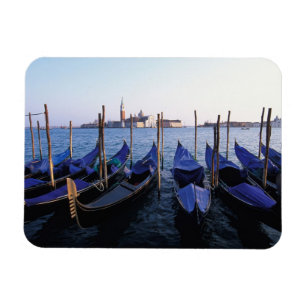 Imán Italia, Veneto, Venecia, fila de góndolas y San