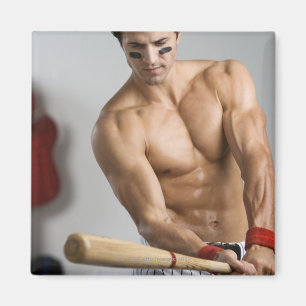 Imán Jugador de béisbol con el pecho desnudo que