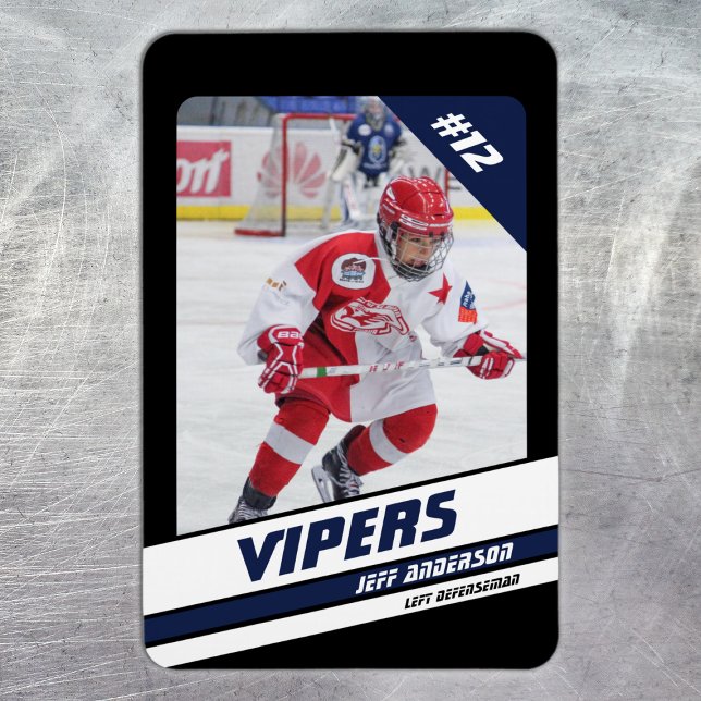 Imán Jugador De Hockey Se Mantiene Con El Negro Azul Vi (Ice Hockey: Personalize your magnet with a sleek black and blue jersey, player image, and number.)
