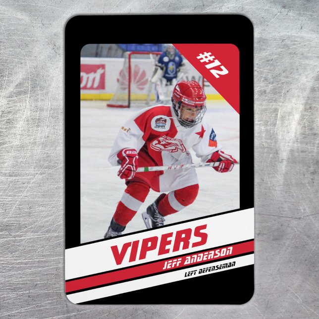 Imán Jugador De Hockey Se Mantiene Con El Negro Rojo Vi (Ice Hockey: Bold black and red jersey magnet featuring customizable player image and number.)