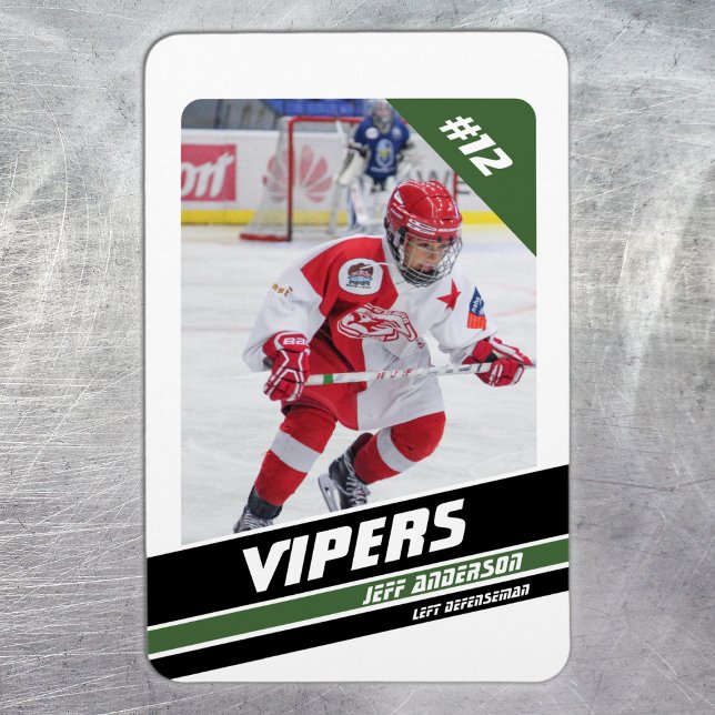 Imán Jugador De Hockey Se Mantiene Con Un Blanco Verde  (Ice Hockey: Customize your magnet with a fresh white and green jersey, player image, and number.)