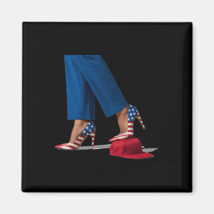 Imán Kamala Harris Con Talones Altos Paseando Sobre El 