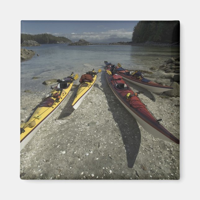 Imán Kayaks en la isla Dicebox, grupo Broken Island, (Frente)