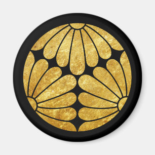 Imán Kiku Chrysanthemum Mon faux gold sobre el negro