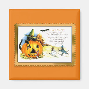 Imán Kitty de Halloween sentado en Jack O Lantern
