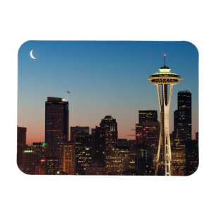 Imán La bandera americana vuela entre la luna de