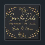 Imán La boda de oro y negro salva la fecha<br><div class="desc">Anuncie su día especial con este imán Save the Date, diseñado con cuidado por Aliss en casa, en la zona rural de Irlanda. Con delicadas hojas de oro y un encantador acento floral, este imán es un lugar perfecto para parejas que buscan un toque de elegancia. Cada diseño está pintado...</div>