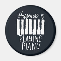 La felicidad pianista inspiradora juega al piano
