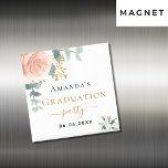 Imán La fiesta de graduación rosa oro floral salvar la<br><div class="desc">Un fondo blanco moda. Decorada con un oro rosa, floral rosa rosa, floral (rosa) y hojas de eucalipto de color verde acuático y verde, brotes, vegetación y una falsa primavera dorada. Personalice y agregue el nombre del graduado y una fecha. Letras negras y doradas. Perfecto como un placer, un favor...</div>