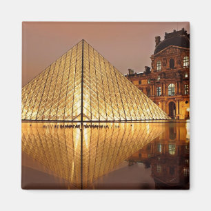 Imán La galería del Louvre, París en la noche