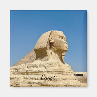 Imán La Gran Esfinge de Giza contra un cielo azul claro