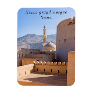 Imán La gran mezquita y minarete en Nizwa - Omán