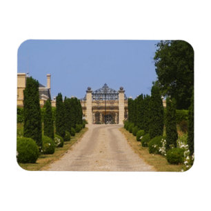 Imán La imponente entrada a Chateau Haut Sarpe, la