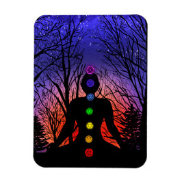 Imán La meditación y los árboles en una noche estrellad