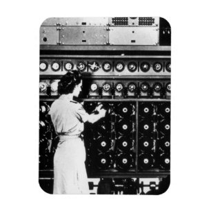 Imán La mujer actúa una máquina del desciframiento