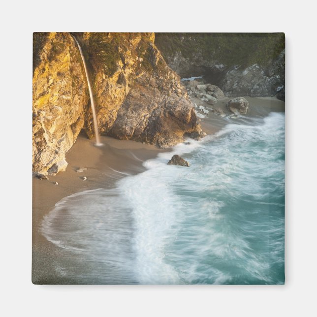Imán La pintoresca McWay Falls cae en la playa y (Frente)