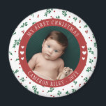 Imán La primera Navidad del bebé en el patrón de los ce<br><div class="desc">El primer imán de fotos navideñas de bonito bebé con una foto redonda de su bebé con texto curvo y un patrón de berry y vegetación rojas bonito y corazones bonitos. ¡Dale a tu refrigerador un toque festivo con el primer imán de Navidad de este bebé personalizado con el nombre...</div>