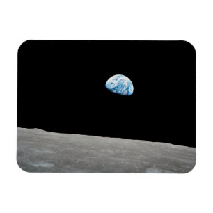 Imán La Tierra Se Levanta Sobre El Horizonte Lunar.
